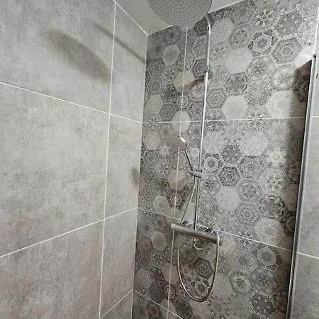 Buky 2 S Krytou Terasou A Grillem Apartment