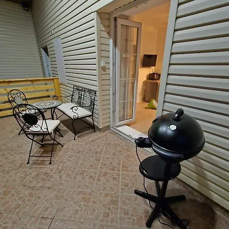Apartment Buky 2 S Krytou Terasou A Grillem