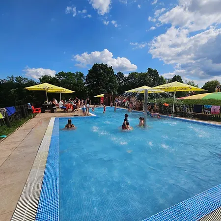 Buky 2 S Krytou Terasou A Grillem Apartment