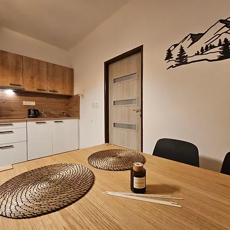Buky 2 S Krytou Terasou A Grillem Apartment